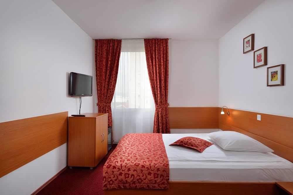 B&B Hotel Ljubljana Park Экстерьер фото