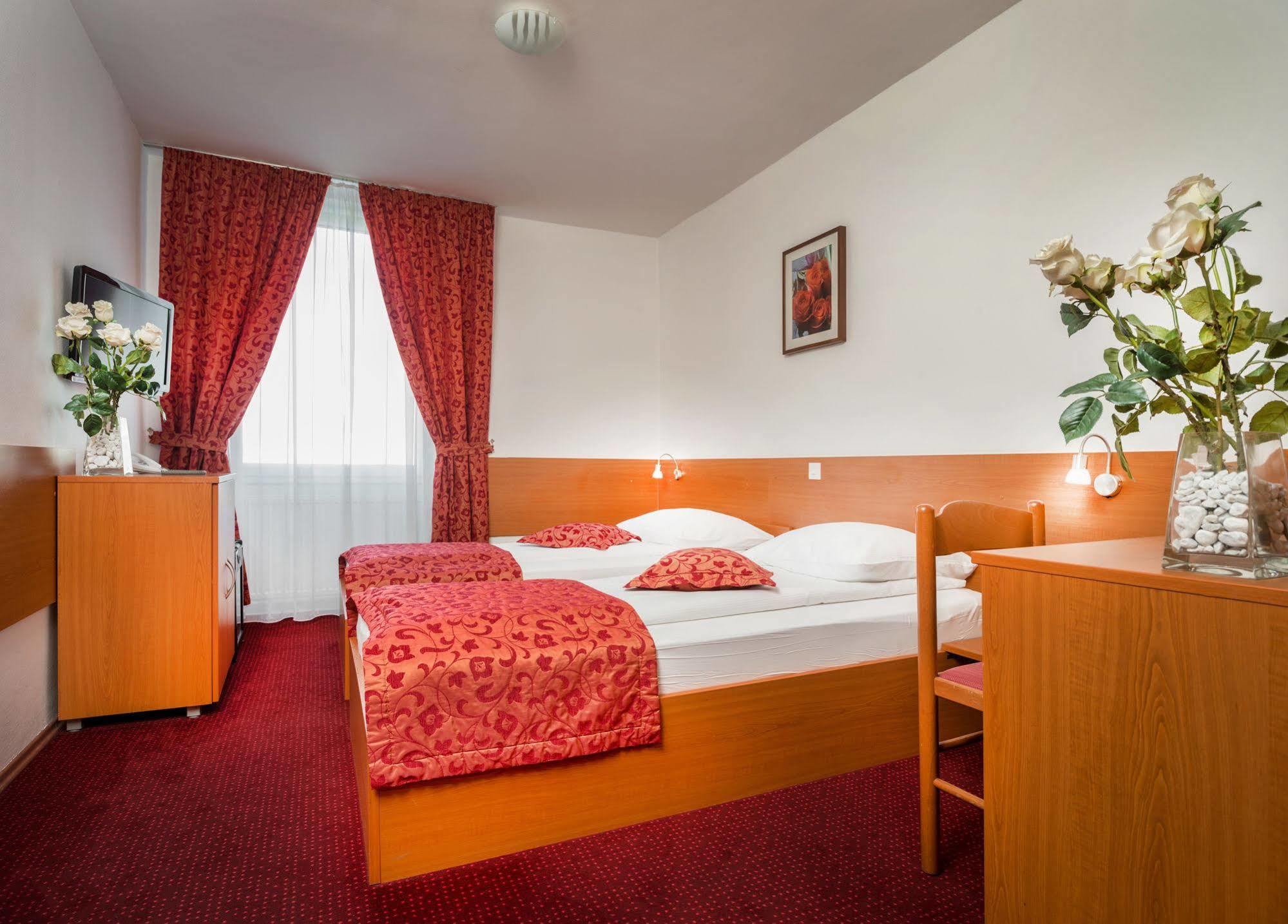 B&B Hotel Ljubljana Park Экстерьер фото